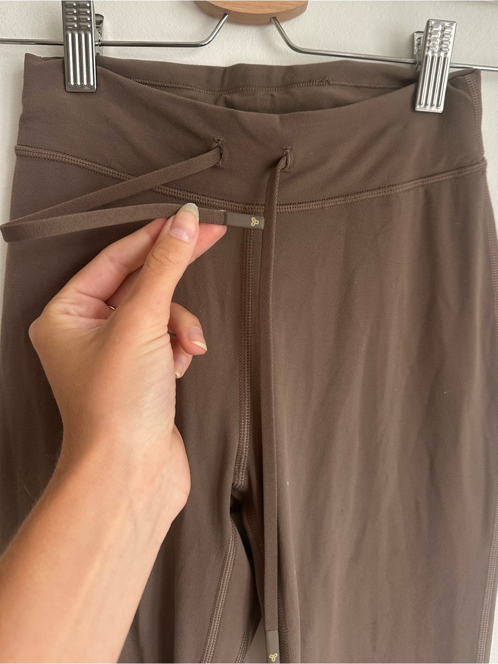 Aritzia TNA Golden High-Rise Flare Leggings in Chocolate Brown/ Taupe